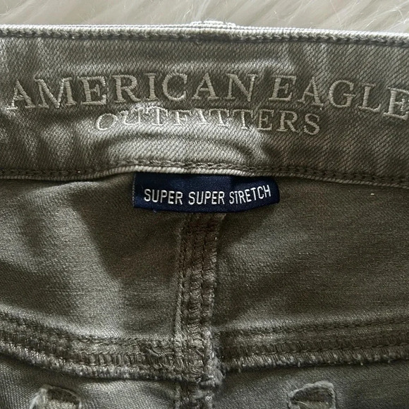 American Eagle super super stretch olive green denim shorts size 2 - Picture 6 of 7